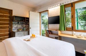 SaffronStays Hydrangea Hill - with Valley Views, Fireplace & Family Celebrations