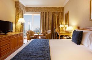 Deluxe Room with Sheikh Zayed Road View room in Crowne Plaza Dubai
