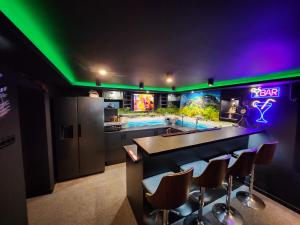 HouseCube Bar prywatne Kino Bilard Luxus