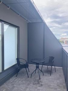 Top location city center studio with balcony and free parking Kotimaailma Apartments