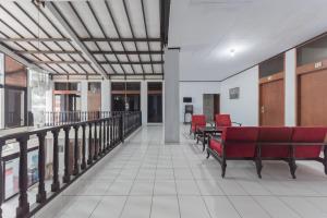 RedDoorz Syariah near Taman Kota Kuningan