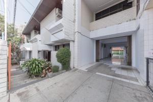 RedDoorz Syariah near Taman Kota Kuningan