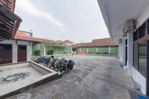 RedDoorz Syariah near Taman Kota Kuningan