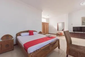 RedDoorz Syariah near Taman Kota Kuningan - Gandasoli