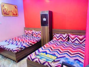 S4 Home Stay Hotel - Five mint walk From Golden Temple