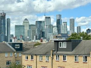 River views from Canary Wharf