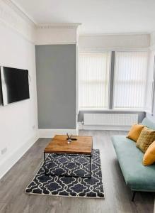 Lovely 1-bedroom apartment, free street parking