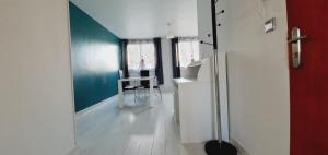 Chambre chez lhabitant - Appartement lumineux - Gare à 2 arrêts de tram