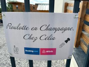 Chalets Chez Celia, Roulotte en Champagne : photos des chambres