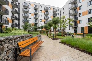 Praga Apartment with the View by BookingHost