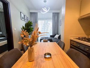 Trophy - Cityscape Posh Suite
