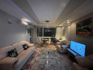 Pine-Tree Spacious 2 BDR Apartment near Tanners Bridge with hot tub