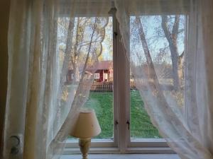 Lantlig idyll nära sjö i Småland