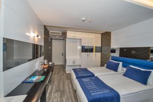 Standard Twin Room room in Inntel Hotel Istanbul