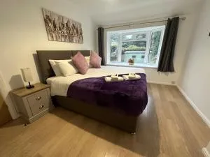 Spacious 3 Bed House with Parking and Garden - Tilehurst Spacious 3 Bed House with Parking and Garden - Tilehurst