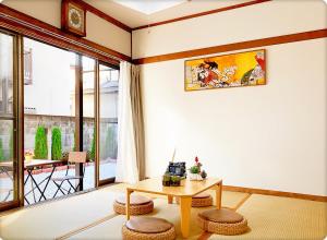 TOKYOShinjuku & Shibuya 10mins5mins walk to subway stiaonKichijoji 15minsShimokitazawa 5minsLouis House