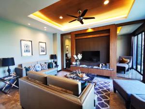 New Luxury Two bedroom private swimming pool villa with complete supporting facilities, convenient for travel 800 meters to Kamala Beach H09