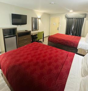 Double Room with Two Double Beds - Smoking room in Econo Lodge Union City - Atlanta South