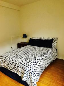 Stylish Montreal Apartment: Comfortable Stay in the Golden Square Mile