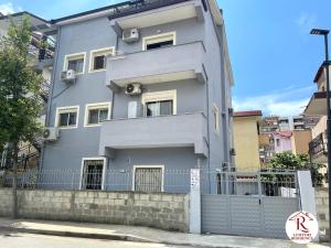 2 Bed Apartment Sleeps 4 with Free Parking