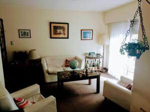 Habitación single con baño privado en departamento compartido