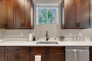 Modern Midtown Home Close to Downtown