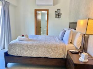 Cozy City Center Condo, Full AC