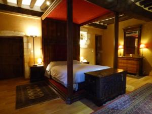 B&B / Chambres d'hotes Suite dans demeure authentique du XVEME : photos des chambres