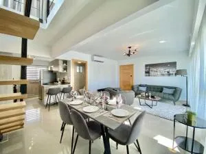 Stylish Apt Full AC King Bed - Galá