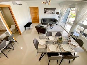 Stylish Apt Full AC King Bed