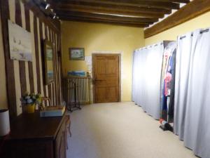 B&B / Chambres d'hotes Suite dans demeure authentique du XVEME : photos des chambres