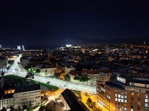 Prestigious SKY PARK apartment - top city view - Traveller awards 2024