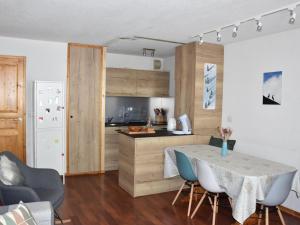Appartements Appartement Pralognan-la-Vanoise, 3 pieces, 6 personnes - FR-1-464-126 : photos des chambres