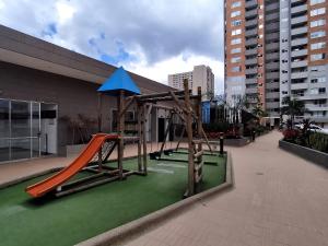 Apartamento con piscina, frente a CC Mayorca