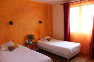 Hotels Les Bruyeres : Chambre Lits Jumeaux - Vue sur Ville