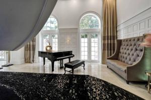 Modern Ocean View Condo Beach Service Unit 1206