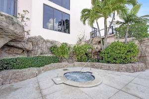 Modern Ocean View Condo Beach Service Unit 1206