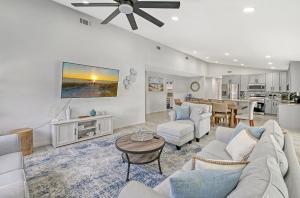 HEATED Pool, Game Room, Bunk Beds, Close to Beaches, Fun!