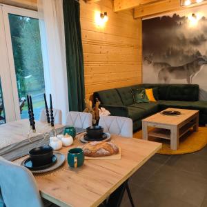 Chwilo Trwaj dom z jacuzzi, sauną i kominkiem z widokiem na góry Korbielów Pilsko