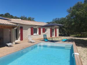 Villas Charmante maison avec piscine : photos des chambres