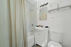 Sunny Suite on 43rd by Rather Be Properties