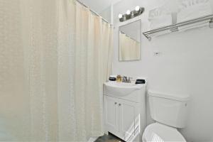 Sunny Suite on 43rd by Rather Be Properties