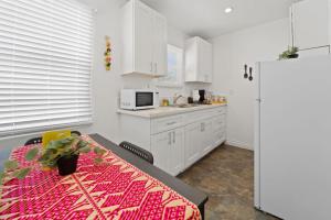 Sunny Suite on 43rd by Rather Be Properties