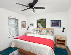 Folly Vacation Perfect Purple Palace Apt C