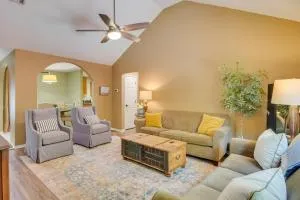 Charming Arkansas Retreat with Deck, Near Downtown! - Combs