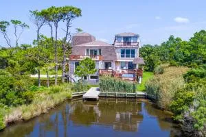 7201 - Carols Soundfront Castle by Resort Realty - Waves
