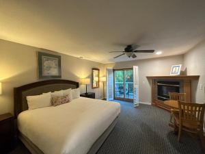 Deluxe King Room room in Bluebird Inn
