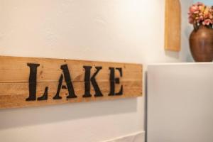 Cozy Cottage • 2 King Beds • Grove • Kayaks • WasherDryer