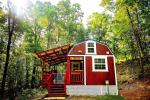 The Americana - Parker Creek Bend Cabins