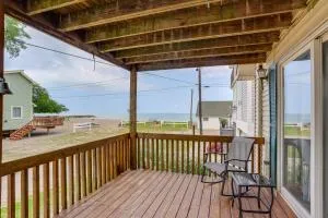 Oak Harbor Lake Home with 4 Decks and Seating! - Sand Beach